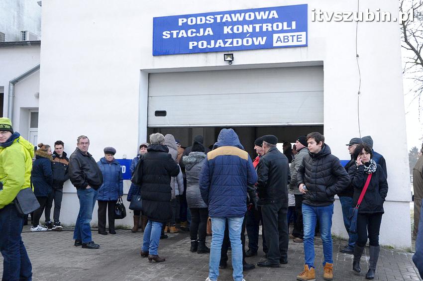 Uszkodzenie linii gazowej na osiedlu leśnym w Szubinie. Ewakuacja części mieszkańców.