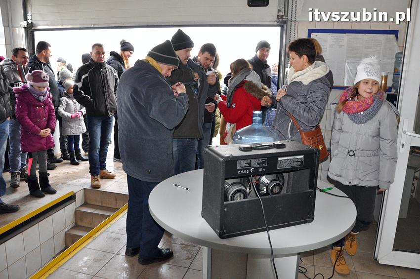 Uszkodzenie linii gazowej na osiedlu leśnym w Szubinie. Ewakuacja części mieszkańców.