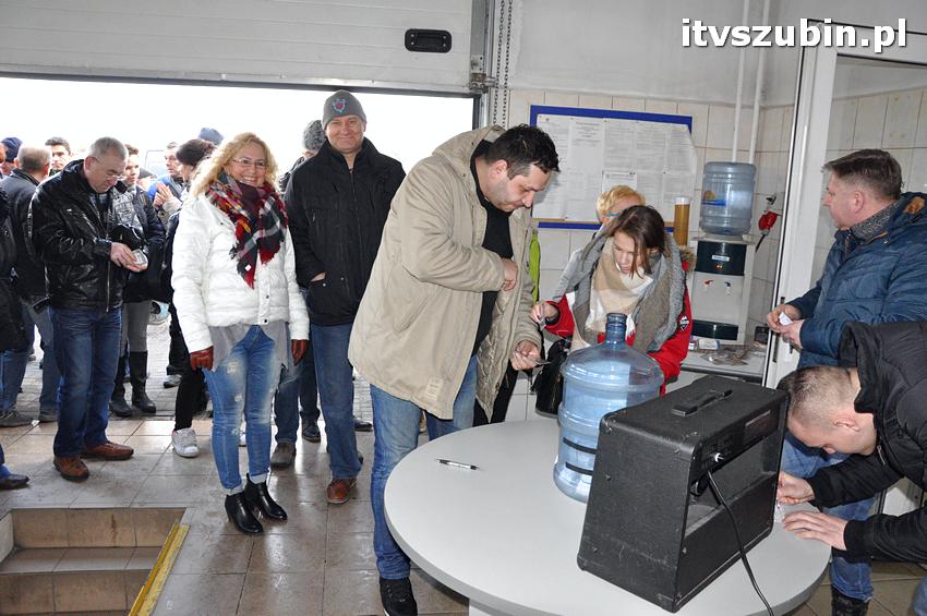 Uszkodzenie linii gazowej na osiedlu leśnym w Szubinie. Ewakuacja części mieszkańców.