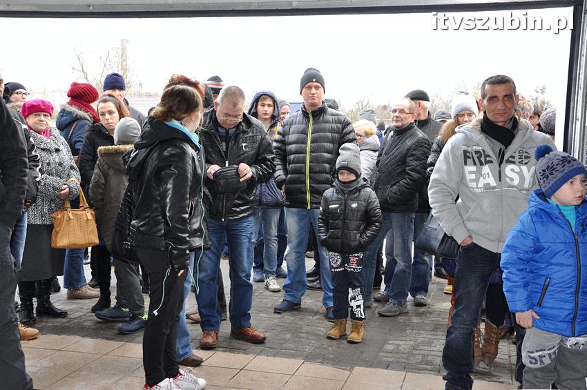 Uszkodzenie linii gazowej na osiedlu leśnym w Szubinie. Ewakuacja części mieszkańców.