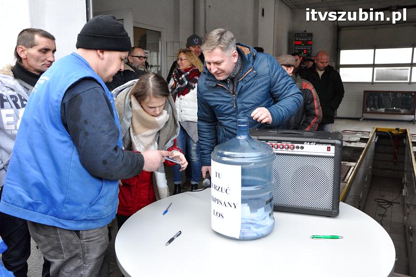 Uszkodzenie linii gazowej na osiedlu leśnym w Szubinie. Ewakuacja części mieszkańców.