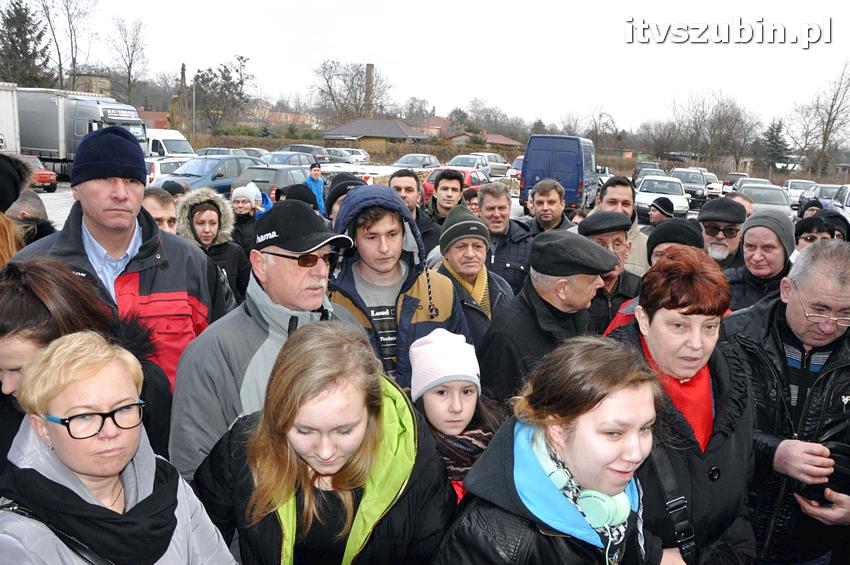 Uszkodzenie linii gazowej na osiedlu leśnym w Szubinie. Ewakuacja części mieszkańców.