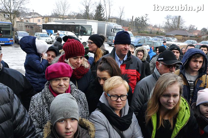 Uszkodzenie linii gazowej na osiedlu leśnym w Szubinie. Ewakuacja części mieszkańców.
