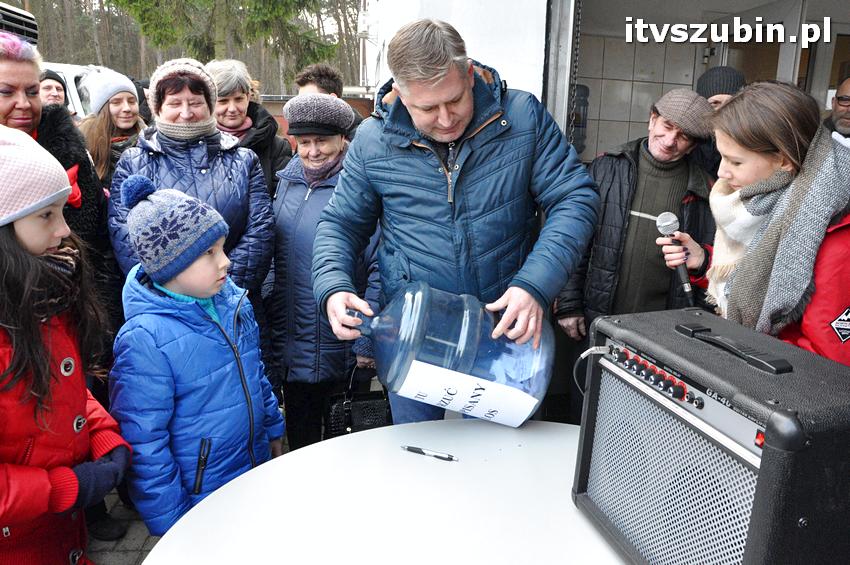 Trwają poszukiwania 29 letniego mężczyzny na jez. Gąbin.