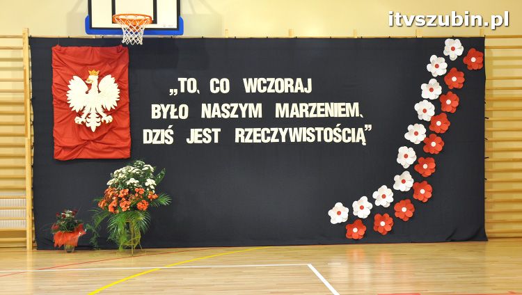 Szkoła w Królikowie ma salę gimnastyczną.