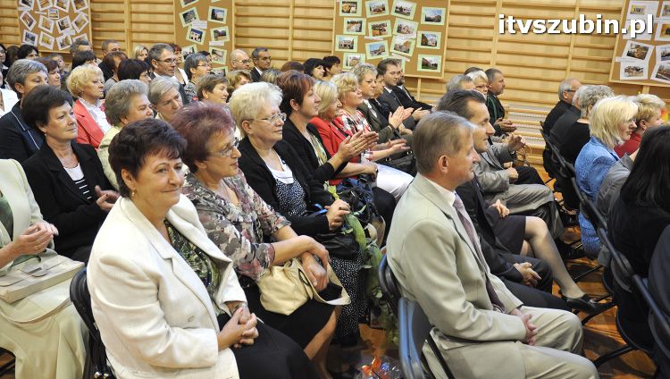 Szkoła w Królikowie ma salę gimnastyczną.