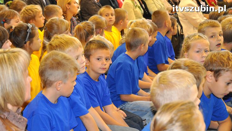 Szkoła w Królikowie ma salę gimnastyczną.