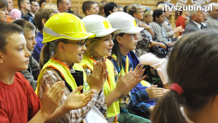 Szkoła w Królikowie ma salę gimnastyczną.