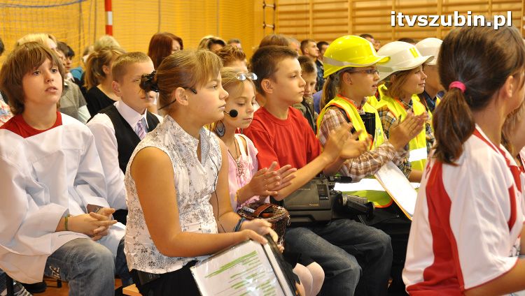 Szkoła w Królikowie ma salę gimnastyczną.