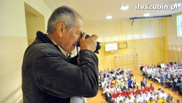 Szkoła w Królikowie ma salę gimnastyczną.