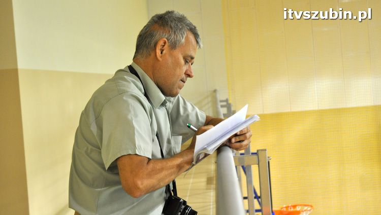 Szkoła w Królikowie ma salę gimnastyczną.