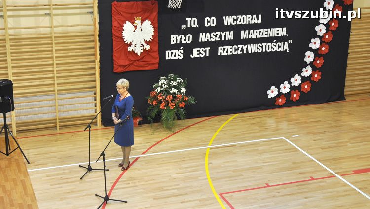 Szkoła w Królikowie ma salę gimnastyczną.