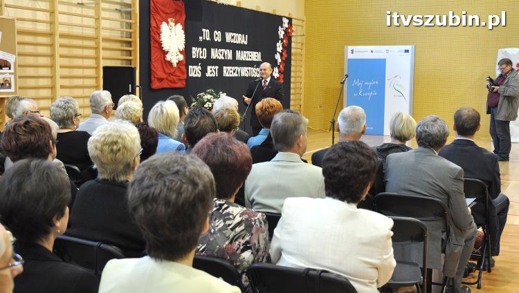 Szkoła w Królikowie ma salę gimnastyczną.