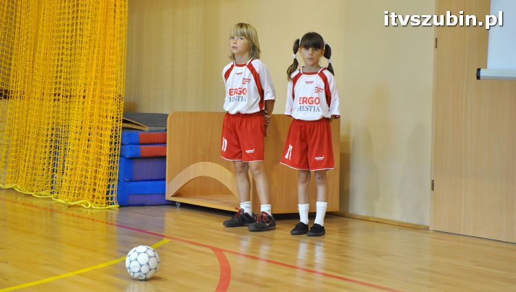 Szkoła w Królikowie ma salę gimnastyczną.