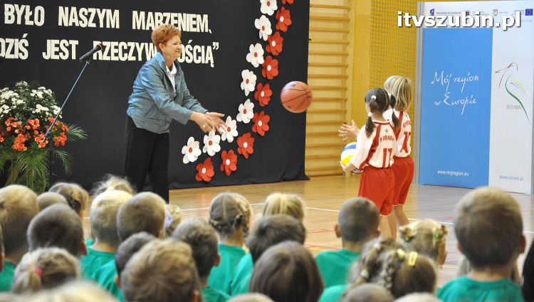 Szkoła w Królikowie ma salę gimnastyczną.