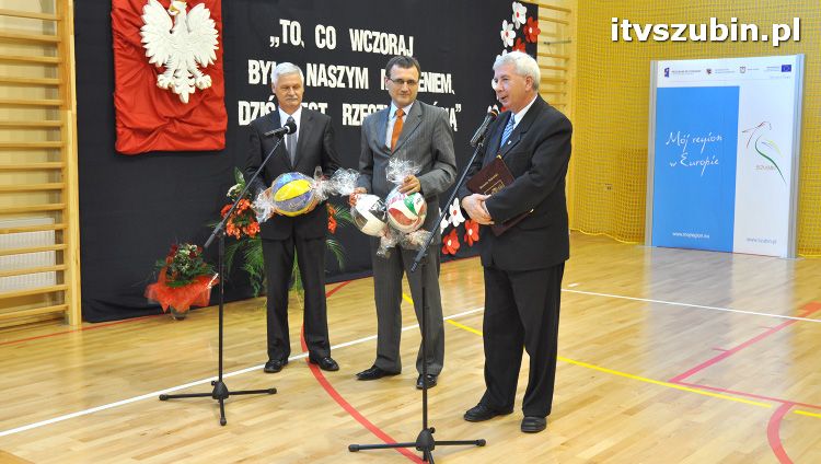 Szkoła w Królikowie ma salę gimnastyczną.