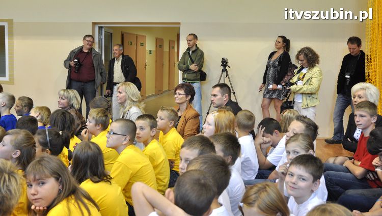 Szkoła w Królikowie ma salę gimnastyczną.