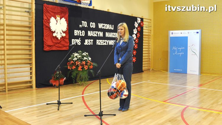 Szkoła w Królikowie ma salę gimnastyczną.