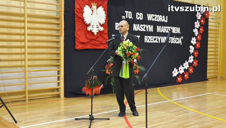 Szkoła w Królikowie ma salę gimnastyczną.