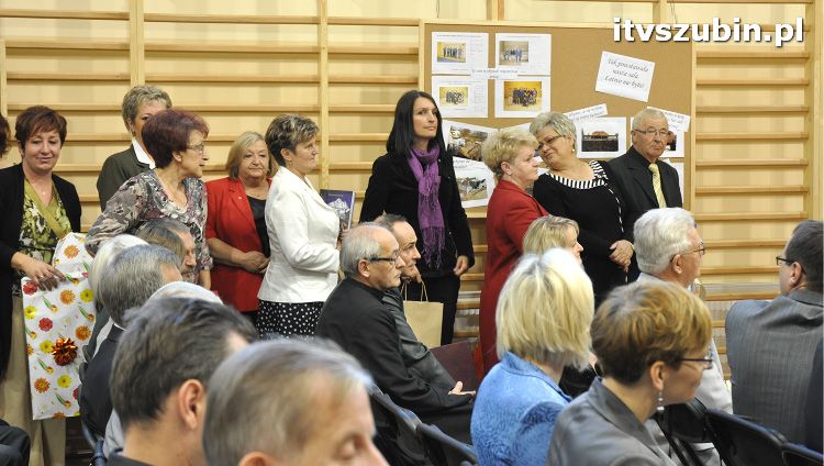 Szkoła w Królikowie ma salę gimnastyczną.