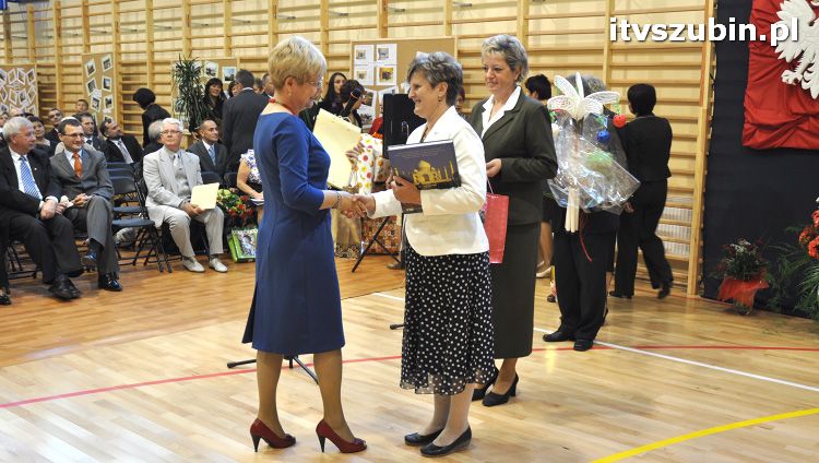 Szkoła w Królikowie ma salę gimnastyczną.