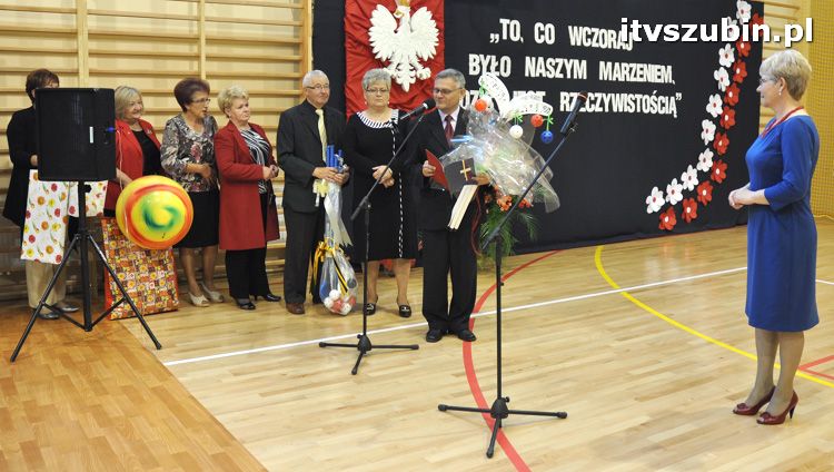 Szkoła w Królikowie ma salę gimnastyczną.