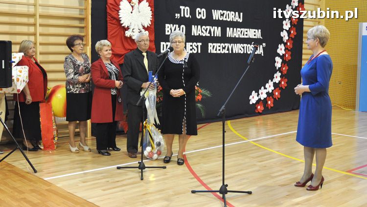 Szkoła w Królikowie ma salę gimnastyczną.