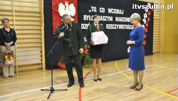 Szkoła w Królikowie ma salę gimnastyczną.