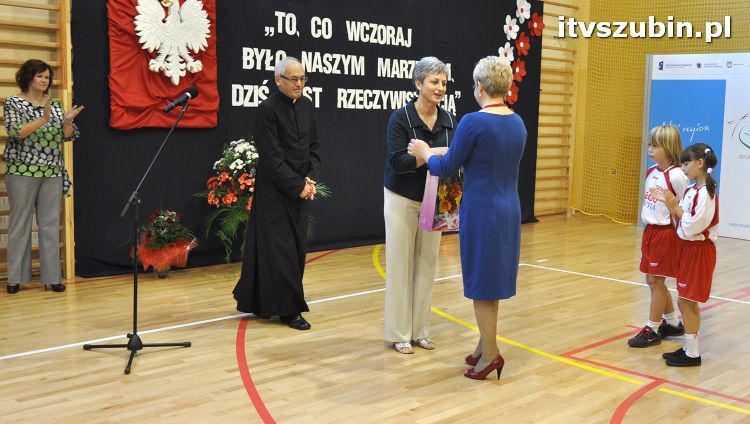 Szkoła w Królikowie ma salę gimnastyczną.