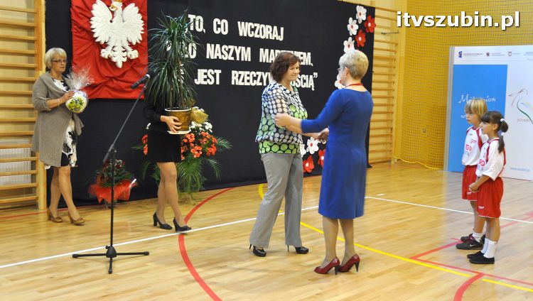 Szkoła w Królikowie ma salę gimnastyczną.