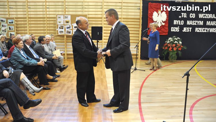 Szkoła w Królikowie ma salę gimnastyczną.