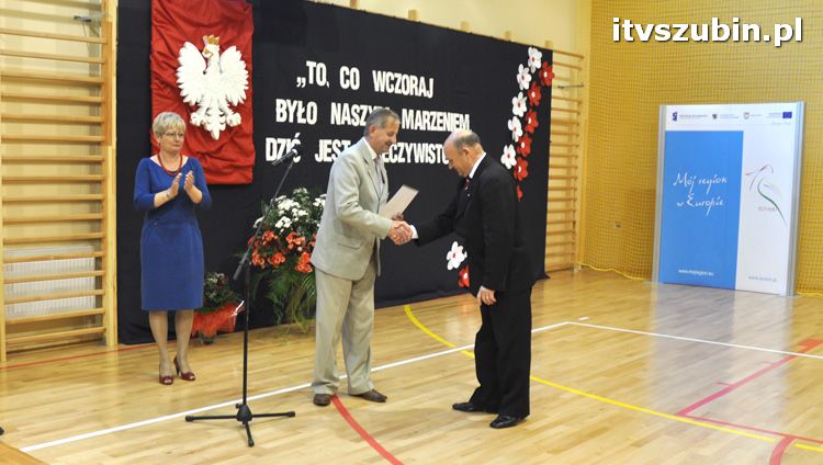 Szkoła w Królikowie ma salę gimnastyczną.