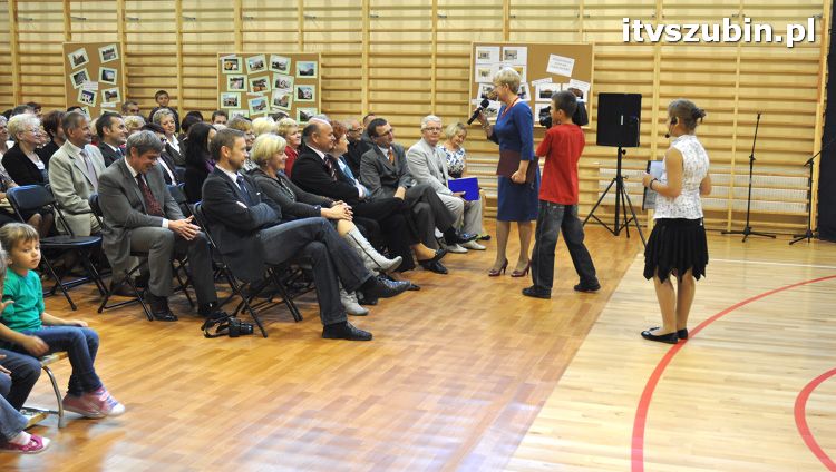 Szkoła w Królikowie ma salę gimnastyczną.