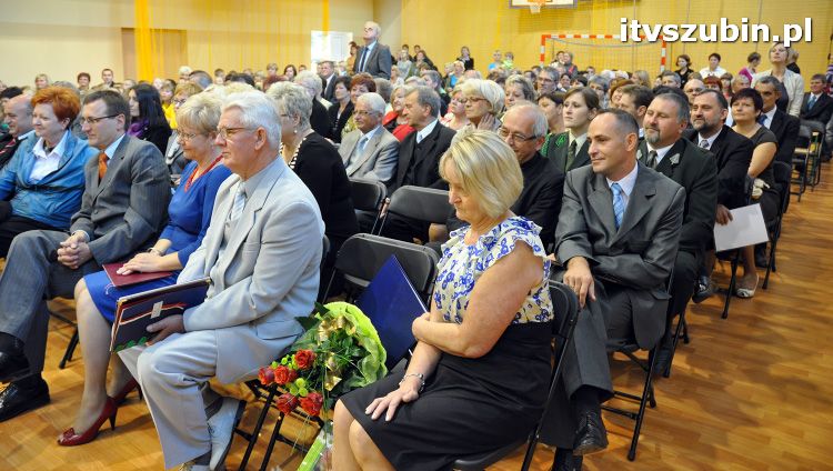 Szkoła w Królikowie ma salę gimnastyczną.
