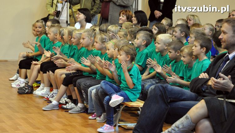 Szkoła w Królikowie ma salę gimnastyczną.