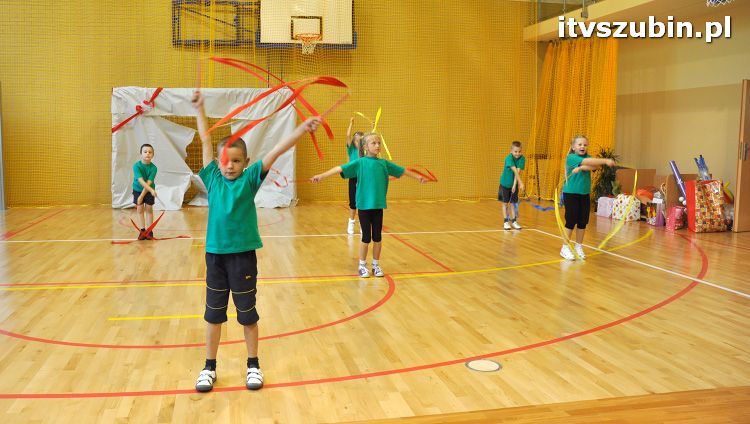 Szkoła w Królikowie ma salę gimnastyczną.