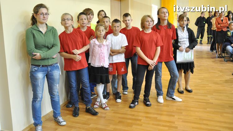 Szkoła w Królikowie ma salę gimnastyczną.