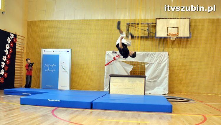 Szkoła w Królikowie ma salę gimnastyczną.