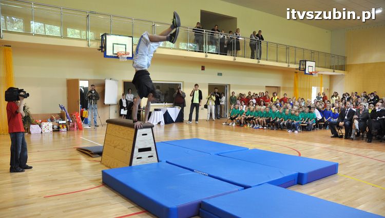 Szkoła w Królikowie ma salę gimnastyczną.