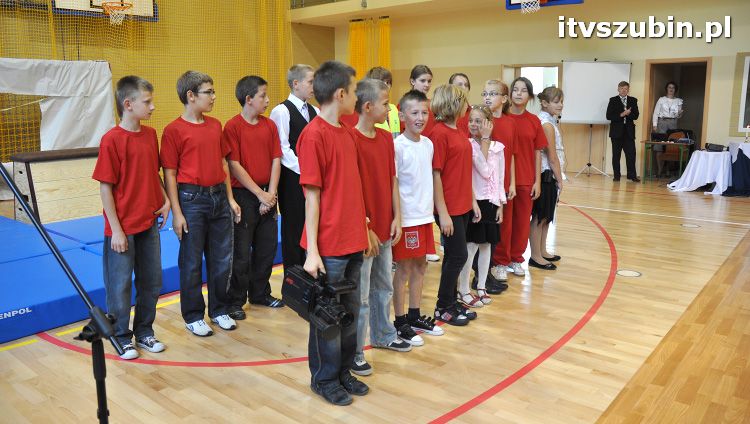 Szkoła w Królikowie ma salę gimnastyczną.