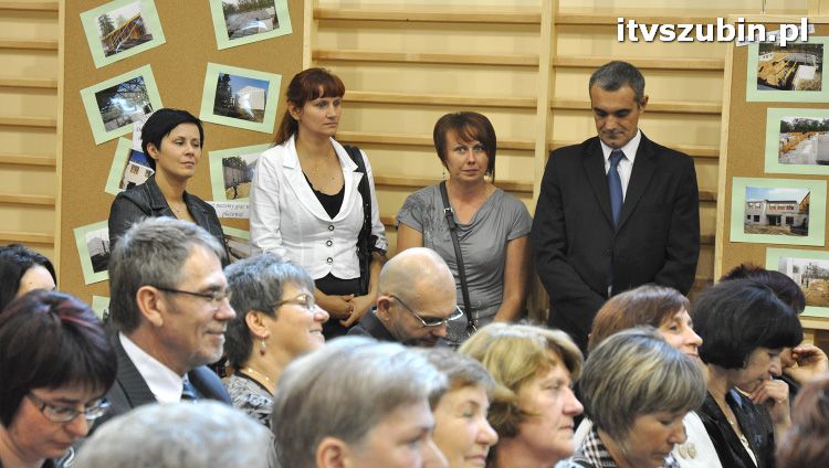 Szkoła w Królikowie ma salę gimnastyczną.