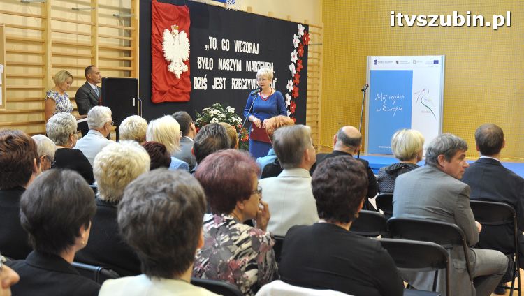 Szkoła w Królikowie ma salę gimnastyczną.