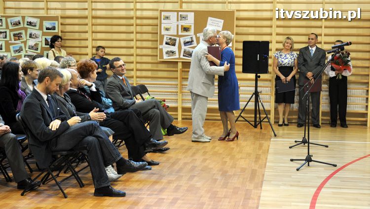 Szkoła w Królikowie ma salę gimnastyczną.