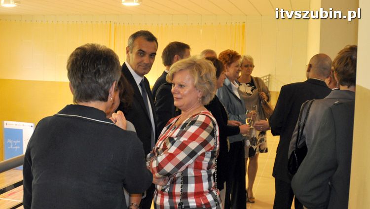 Szkoła w Królikowie ma salę gimnastyczną.