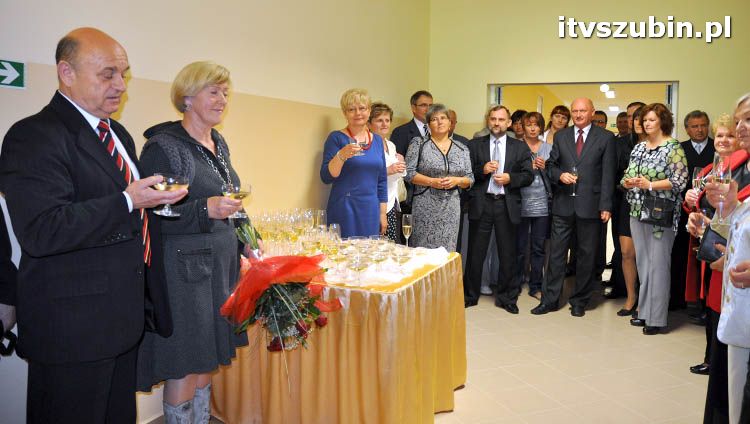 Szkoła w Królikowie ma salę gimnastyczną.