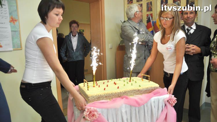 Szkoła w Królikowie ma salę gimnastyczną.