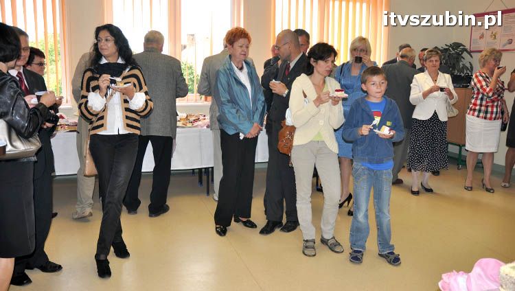 Szkoła w Królikowie ma salę gimnastyczną.