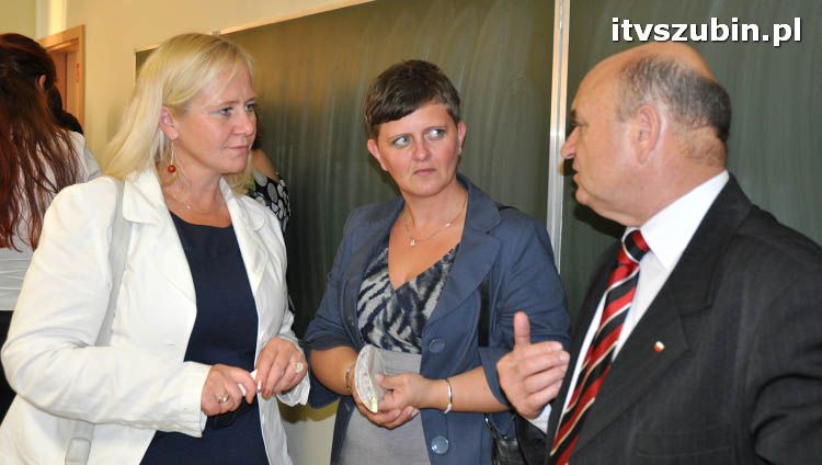 Szkoła w Królikowie ma salę gimnastyczną.