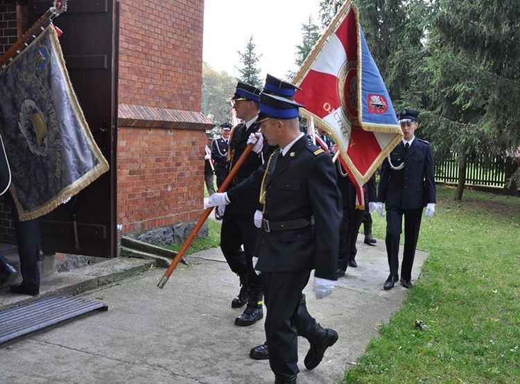Poświęcenie mogił powstańczych na cmentarzu w Samoklęskach Dużych