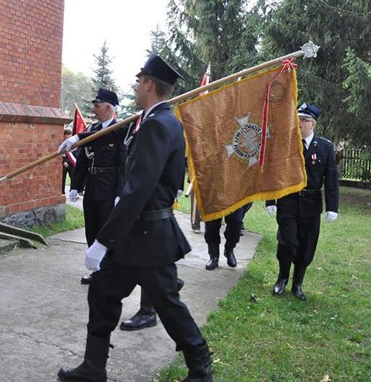 Poświęcenie mogił powstańczych na cmentarzu w Samoklęskach Dużych